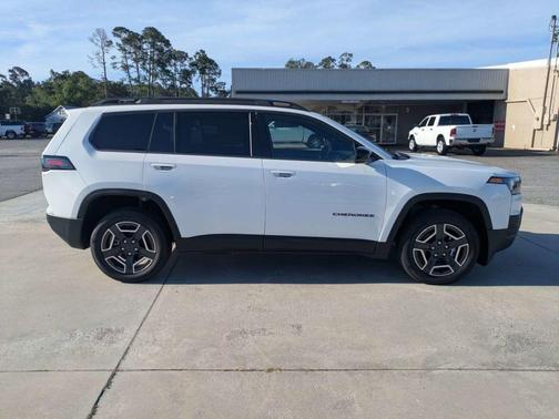 Bright White Clearcoat 2026 Jeep Cherokee LAREDO/LIMITED