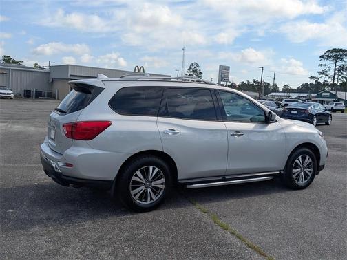 2020 Nissan Pathfinder SV