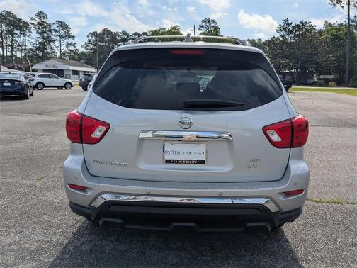2020 Nissan Pathfinder SV