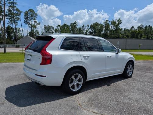 2020 Volvo XC90 T5 Momentum 7 Passenger