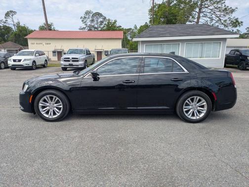 2017 Chrysler 300 Limited