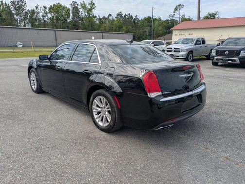 2017 Chrysler 300 Limited