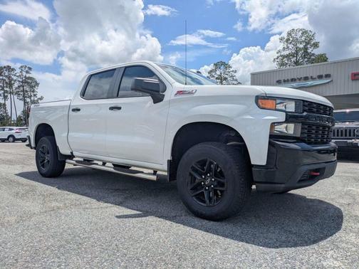 Summit White 2019 Chevrolet Silverado 1500 Custom Trail Boss
