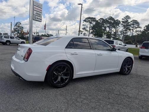 2020 Chrysler 300 Touring