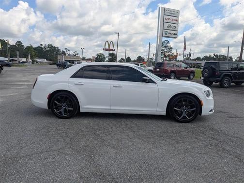 2020 Chrysler 300 Touring