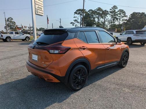 2022 Nissan Kicks SR
