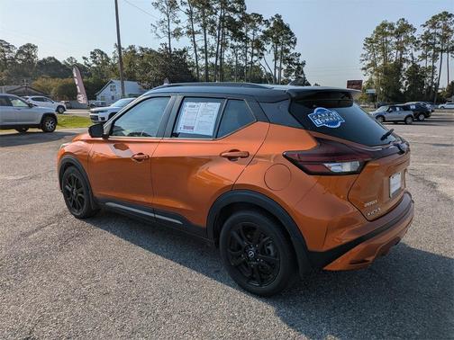 2022 Nissan Kicks SR