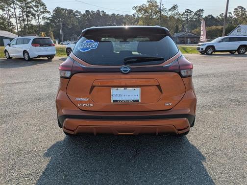 2022 Nissan Kicks SR
