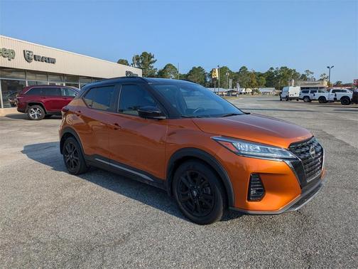 2022 Nissan Kicks SR