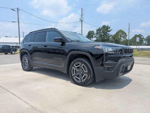 Diamond Black 2026 Jeep Cherokee LAREDO/LIMITED