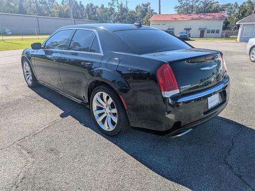 2016 Chrysler 300 Limited
