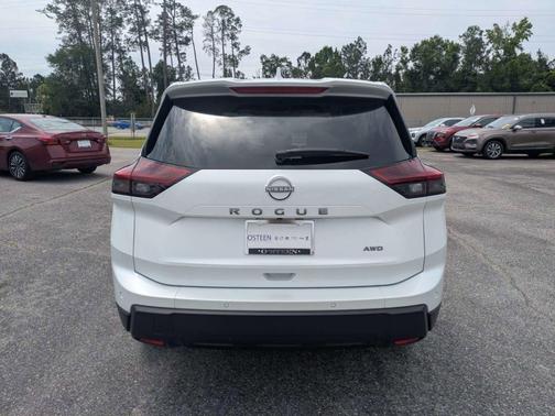 Everest White P 2025 Nissan Rogue SV