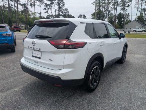 Everest White P 2025 Nissan Rogue SV