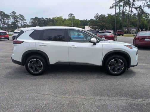 Everest White P 2025 Nissan Rogue SV