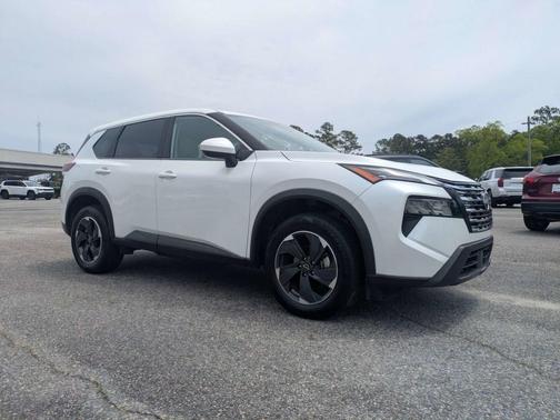 Everest White P 2025 Nissan Rogue SV