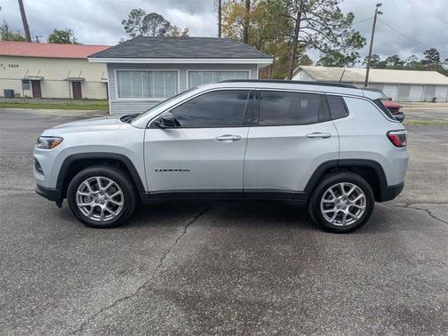 2024 Jeep Compass Latitude Lux