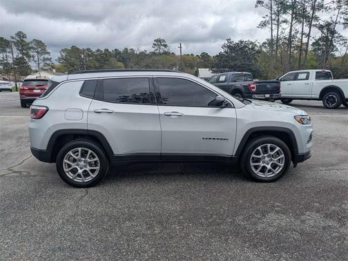 2024 Jeep Compass Latitude Lux