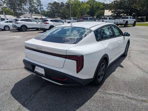 Snow White Pearl 2025 Kia K4
