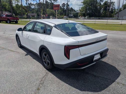 Snow White Pearl 2025 Kia K4