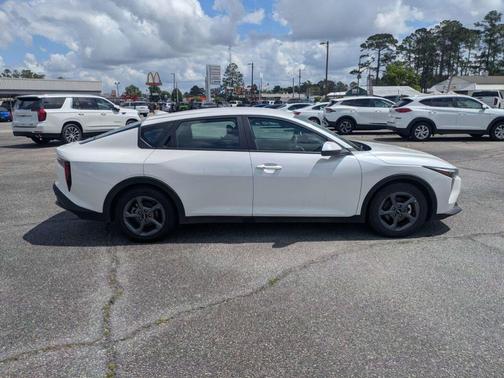 Snow White Pearl 2025 Kia K4