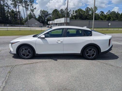 Snow White Pearl 2025 Kia K4