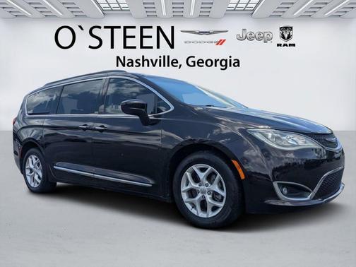 Dark Cordovan Pearlcoat 2017 Chrysler Pacifica Touring-L