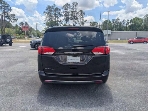 Dark Cordovan Pearlcoat 2017 Chrysler Pacifica Touring-L