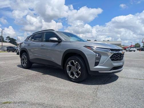 Sterling Gray Metallic 2025 Chevrolet Trax LT
