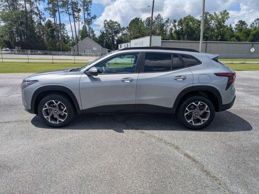 Sterling Gray Metallic 2025 Chevrolet Trax LT