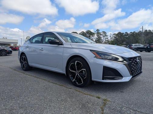 2025 Nissan Altima SR