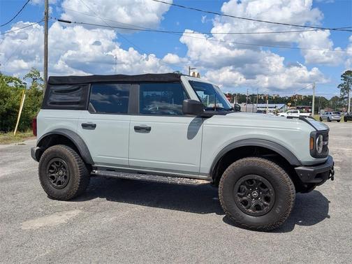 2022 Ford Bronco Base