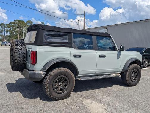 2022 Ford Bronco Base