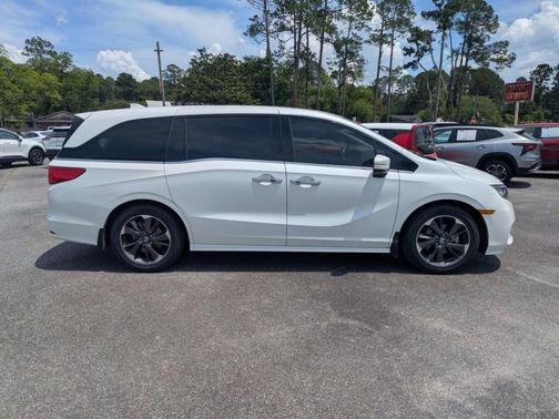 White 2022 Honda Odyssey Elite