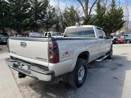 2004 Chevrolet Silverado 2500 LS H/D Crew Cab