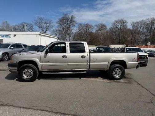 2004 Chevrolet Silverado 2500 LS H/D Crew Cab