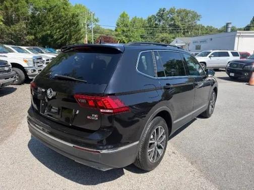 Deep Black Pearl Metallic 2018 Volkswagen Tiguan 2.0T SEL