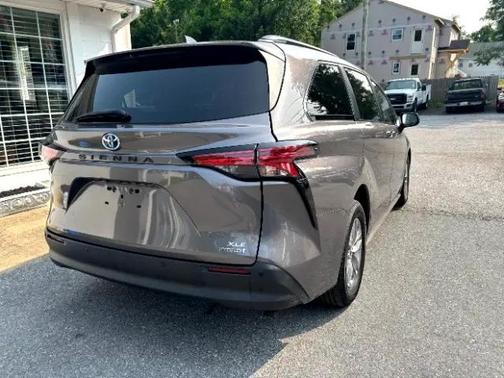 2022 Toyota Sienna XLE 8 Passenger