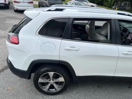 Bright White Clearcoat 2019 Jeep Cherokee Limited