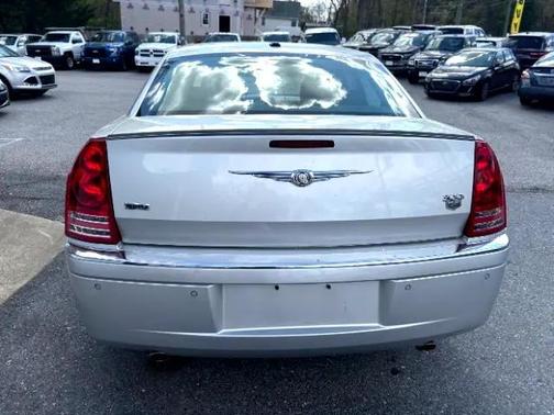 2010 Chrysler 300C Base