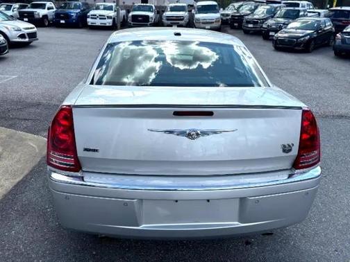 2010 Chrysler 300C Base