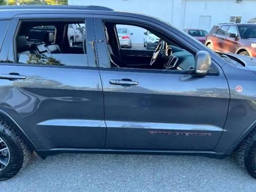 Granite Crystal Metallic Clearcoat 2017 Jeep Grand Cherokee Trailhawk