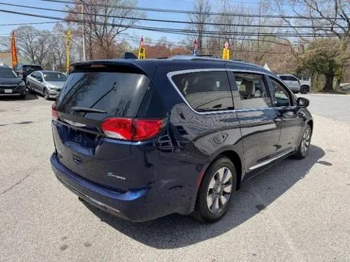 Jazz Blue Pearlcoat 2018 Chrysler Pacifica Hybrid Limited