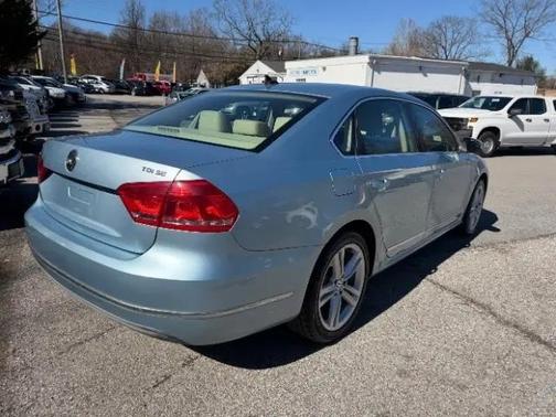 2013 Volkswagen Passat 2.0 TDI SE w/ Sunroof