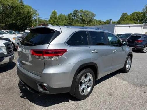Celestial Silver Metallic 2017 Toyota Highlander Limited Platinum