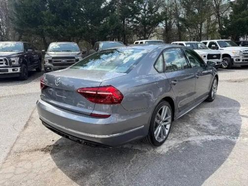 Platinum Gray Metallic 2018 Volkswagen Passat 2.0T R-Line