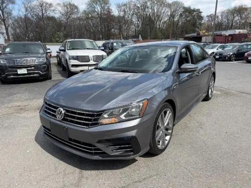 Platinum Gray Metallic 2018 Volkswagen Passat 2.0T R-Line