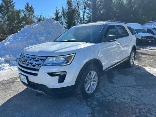 White Platinum Metallic Tri-Coat 2019 Ford Explorer XLT