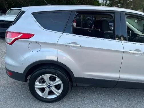 Ingot Silver Metallic 2016 Ford Escape SE