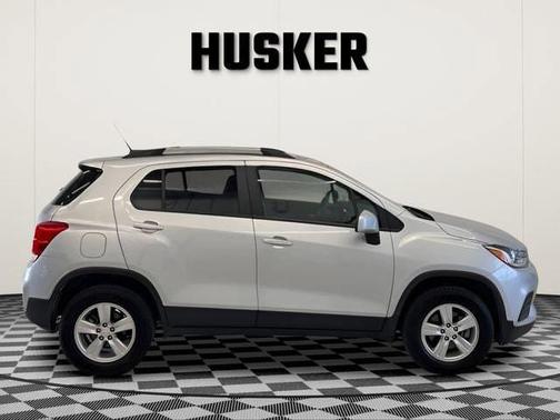 Silver Ice Metallic 2021 Chevrolet Trax LT
