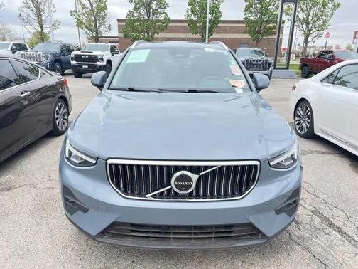2023 Volvo XC40 B5 Plus Bright Theme